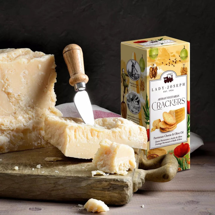 Vegetarian crackers with Parmigiano Reggiano cheese and olive oil