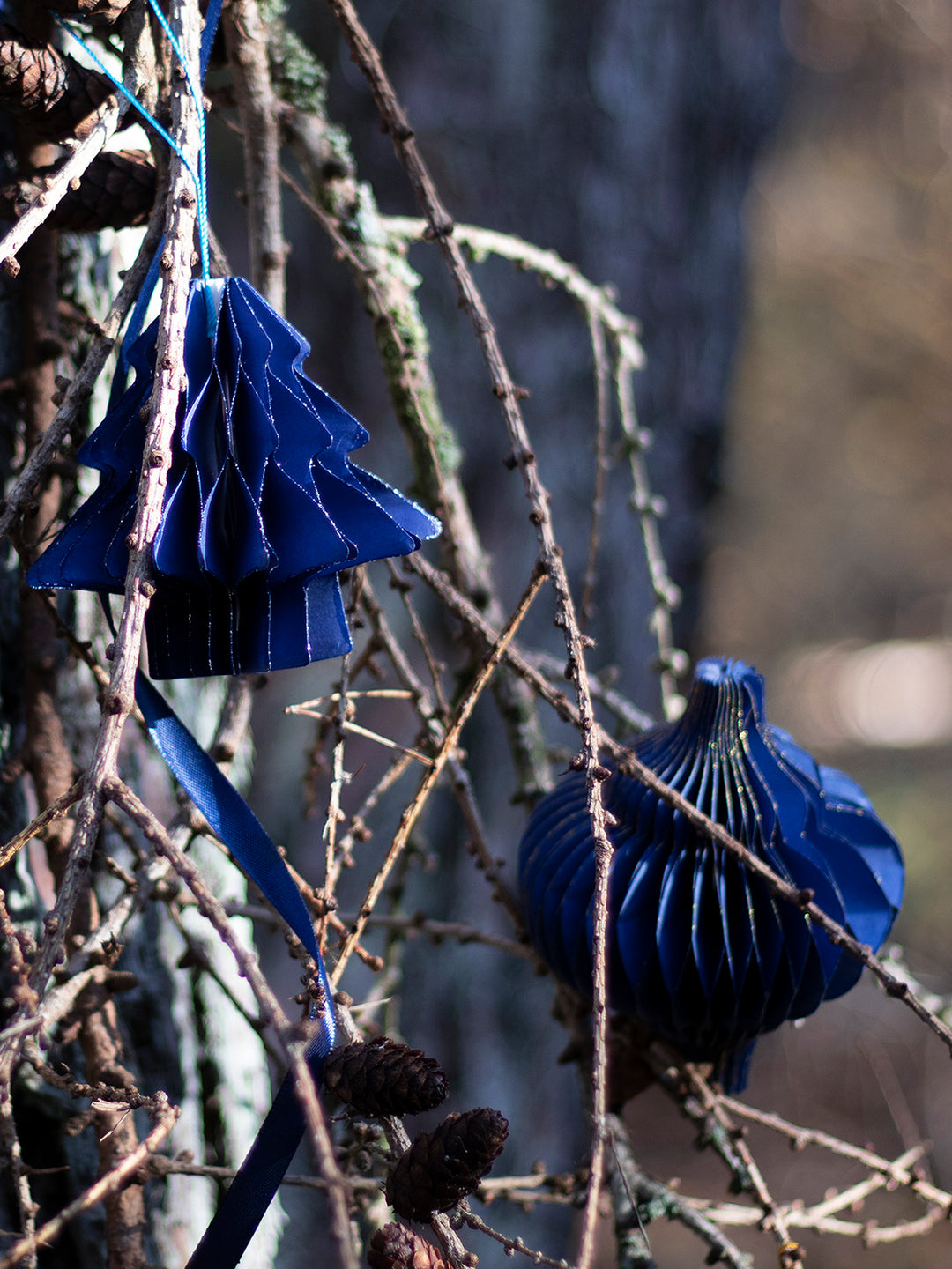 Christmas decorations paper drops