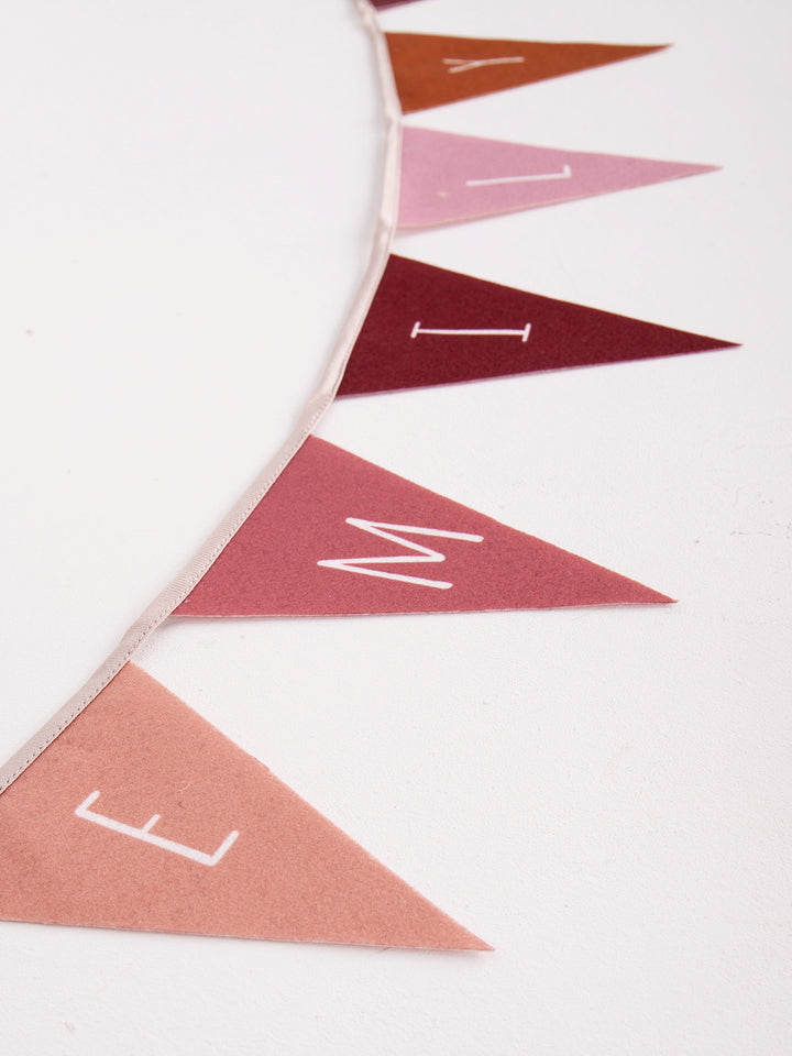 Pennant chain in rose tones - 3-5 pennants (short)
