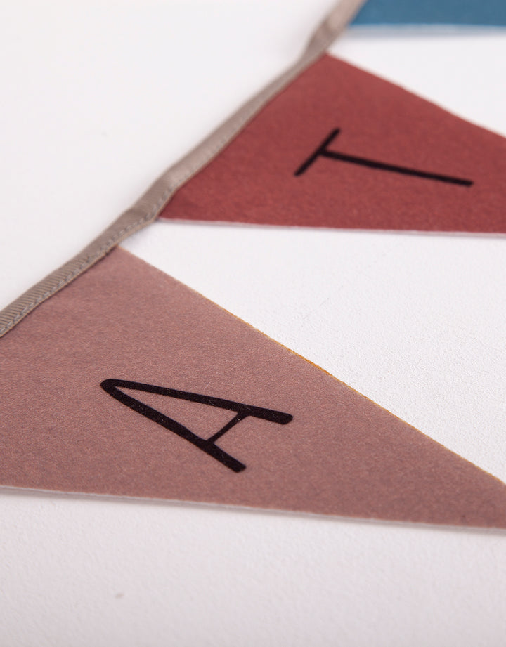 Pennant chain blue tones - 3-5 pennants (short)